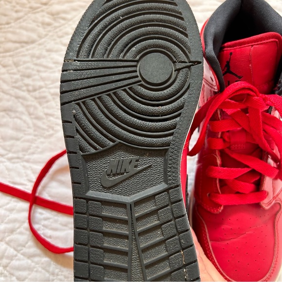 Air Jordans red Size 5 Youth - Picture 7 of 7